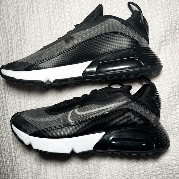 NWOB‼️- NIKE AIR MAX 2090 Running Sneakers (Black/Grey/White) -M 8.5 / W 9.5 - Picture 2 of 15
